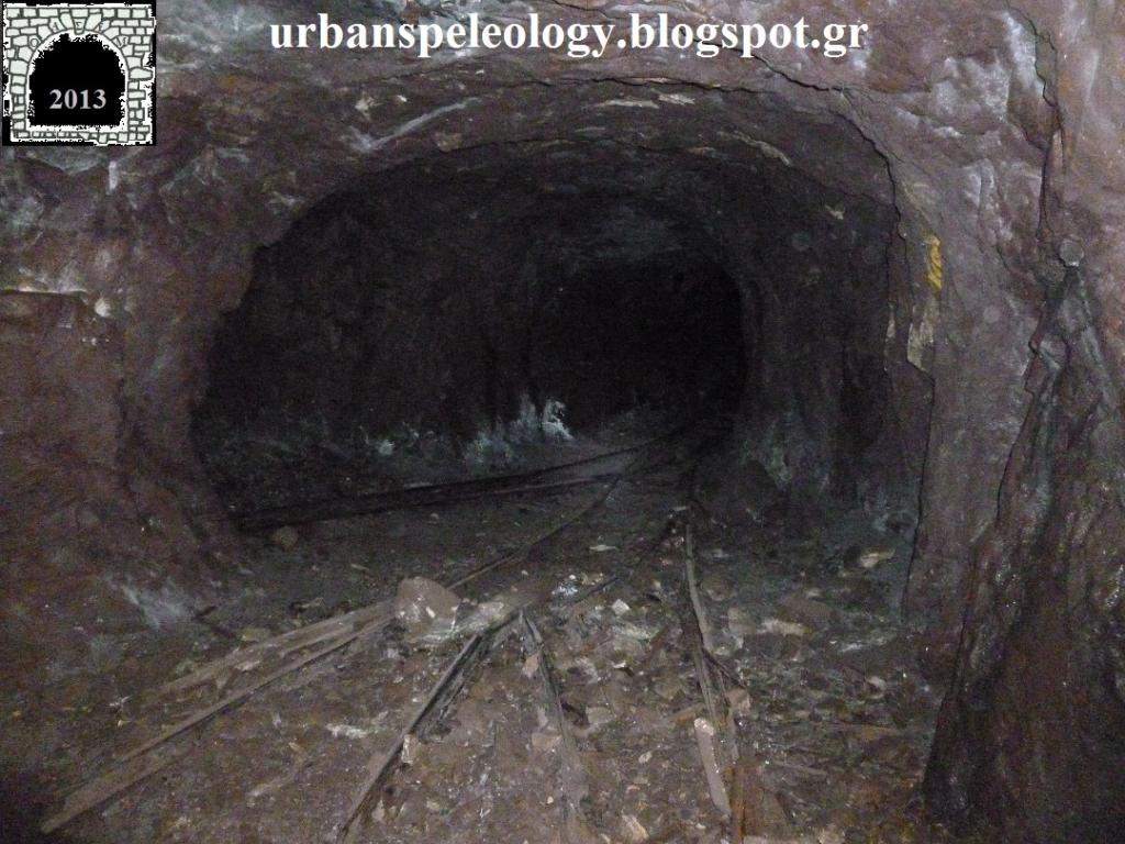 Gallerie souterraine de la mine de Grammatiko (Source: Αστική Σπηλαιολογία http://urbanspeleology.blogspot.com/2013/04/blog-post.html)