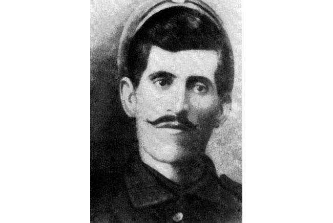 Le mineur Themistoclès Kouzoupis, mort au cours des conflits de la grève de de 1916. (Source: Confédération des Mineurs de Grèce, Η αιματηρή απεργία των μεταλλωρύχων της Σερίφου 21 Αυγούστου 1916, Athènes 1990)