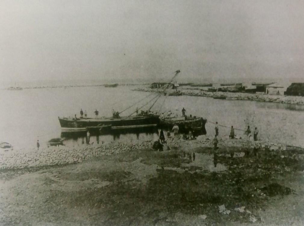 Port de Patras, construction du môle, années 1880. Source: N. Sarafopoulos, Album historique, p. 14