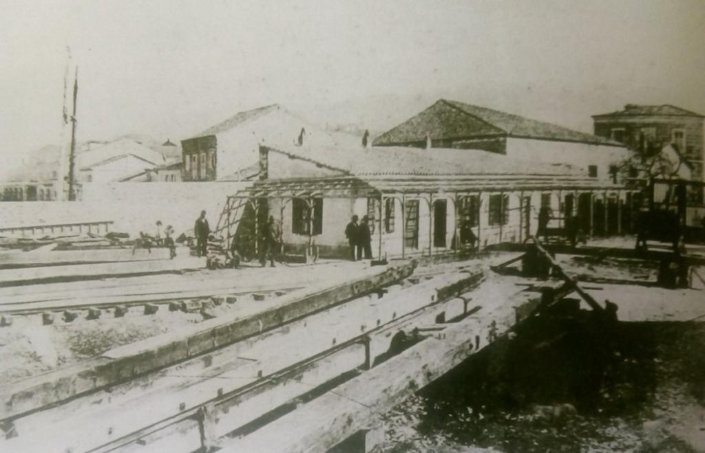 Les bureaux de l'entreprise Magnac au port de Patras, années 1880. Source: N. Sarafopoulos, Album historique, p. 14